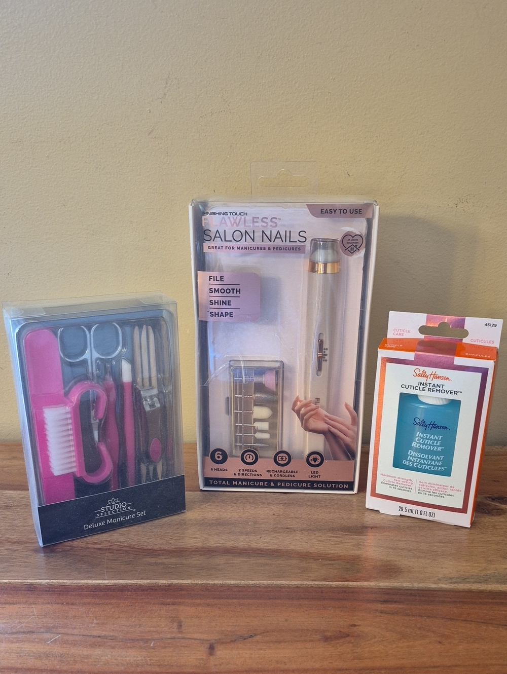 NEW Finishing Touch Flawless Salon Nails + Manicure Set